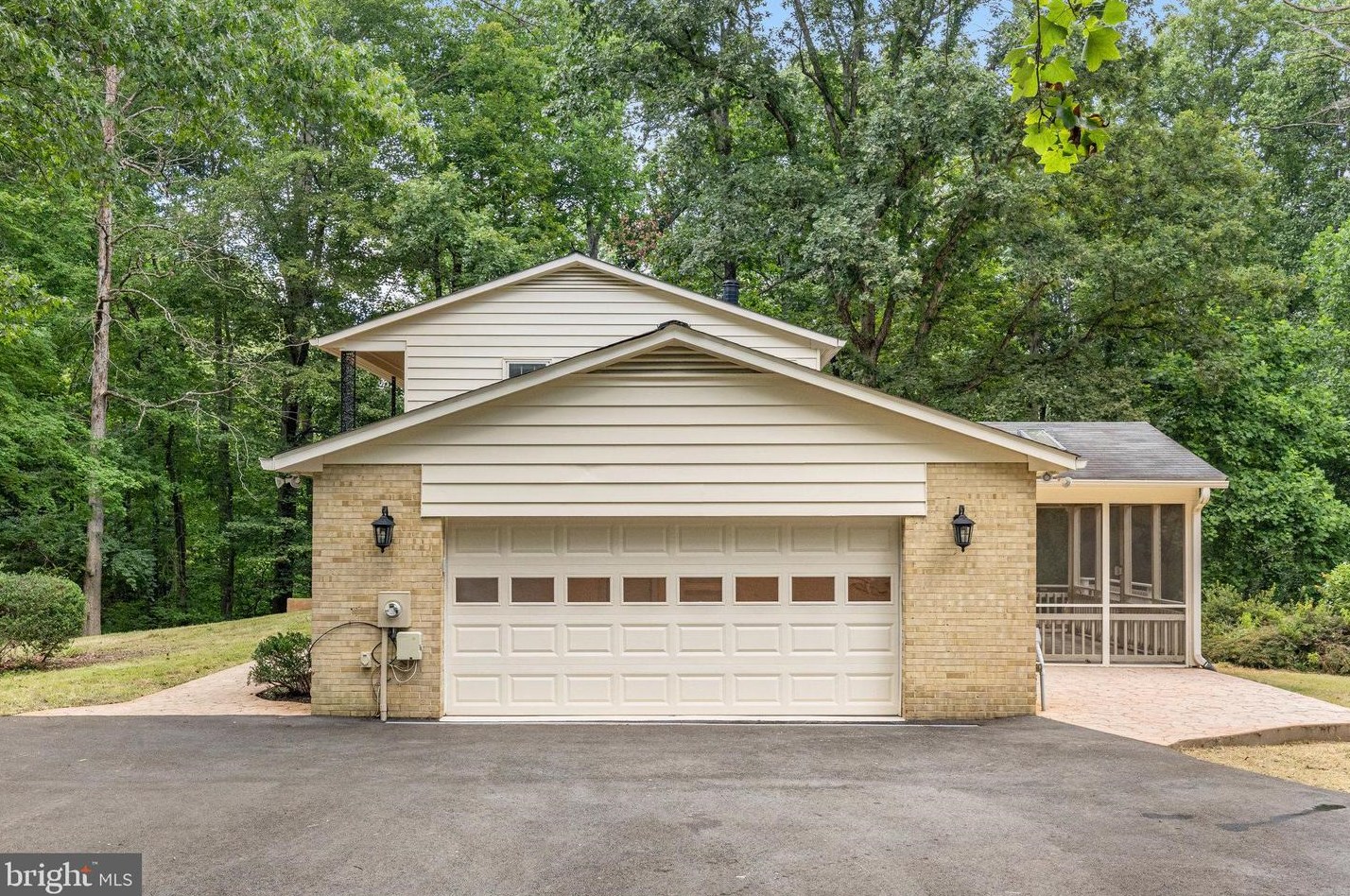 10116 Westford Dr, Vienna VA  22182-1532 exterior