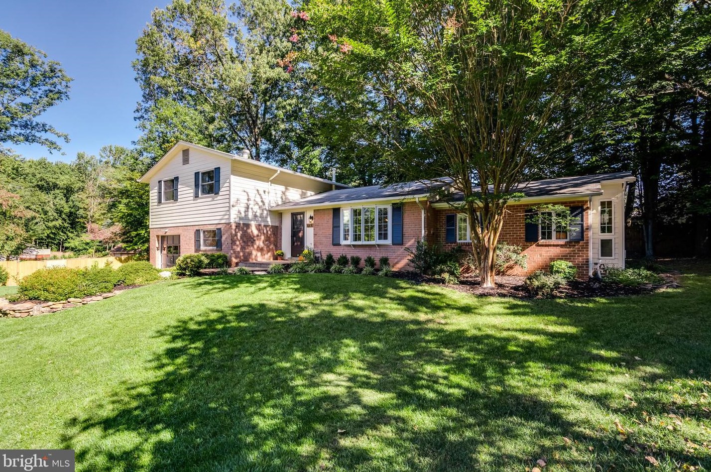 10010 Raeburn Ct, Fairfax, VA 22032-2751