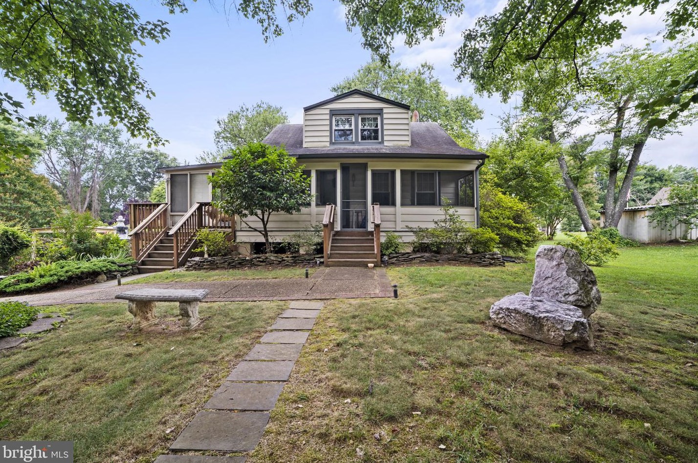 6230 Valley View Dr, Alexandria, VA 22310