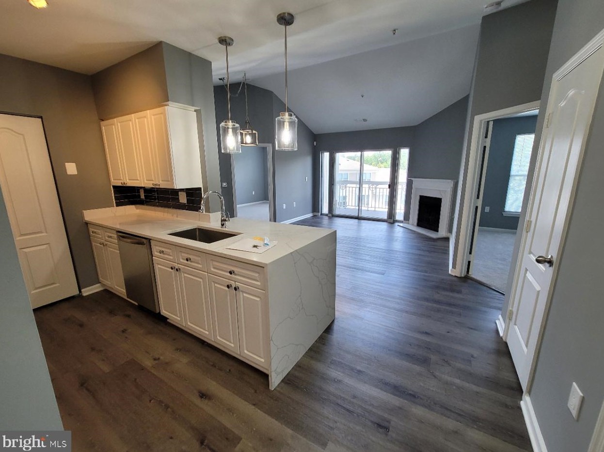 12913 Alton Sq Apt 403, Herndon, VA 20170