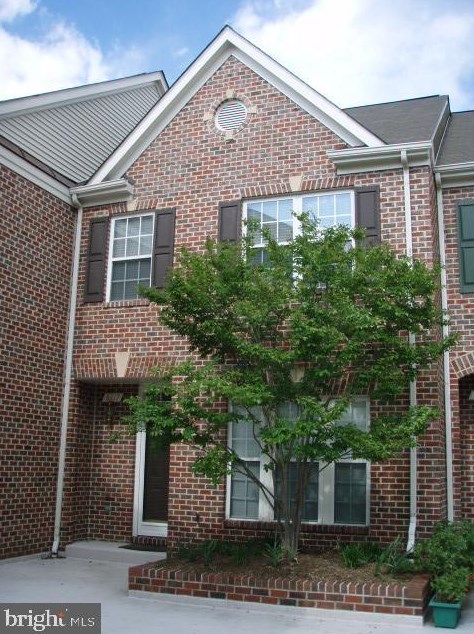 6117 Madison Crest Ct, Falls Church, VA 22041