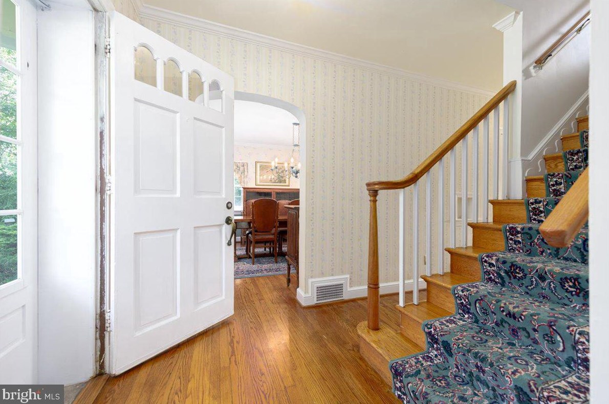 3304 Horseman Ln, Falls Church, VA 22042