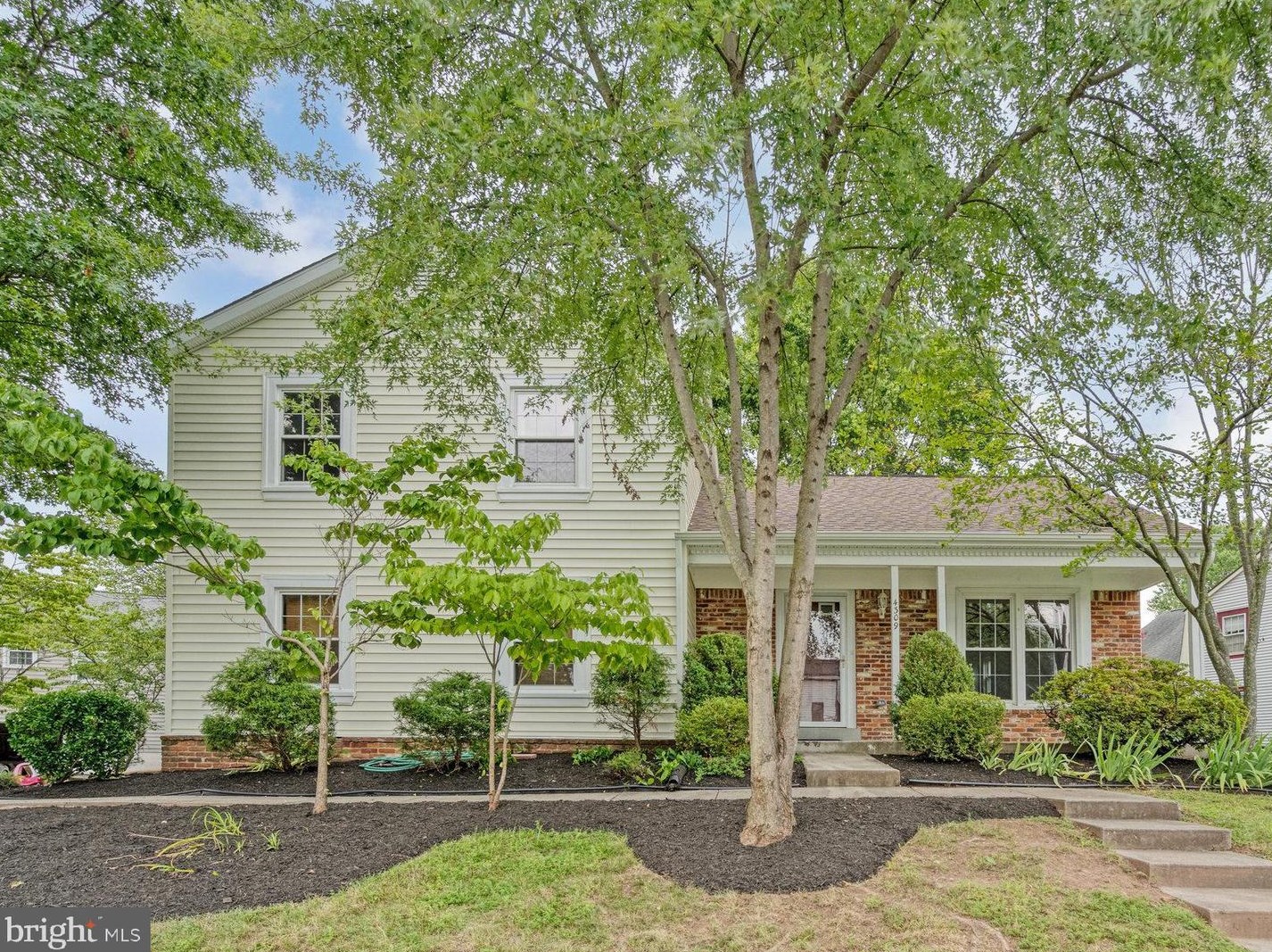 4309 Silas Hutchinson Dr, Fairfax, VA 20151-1325