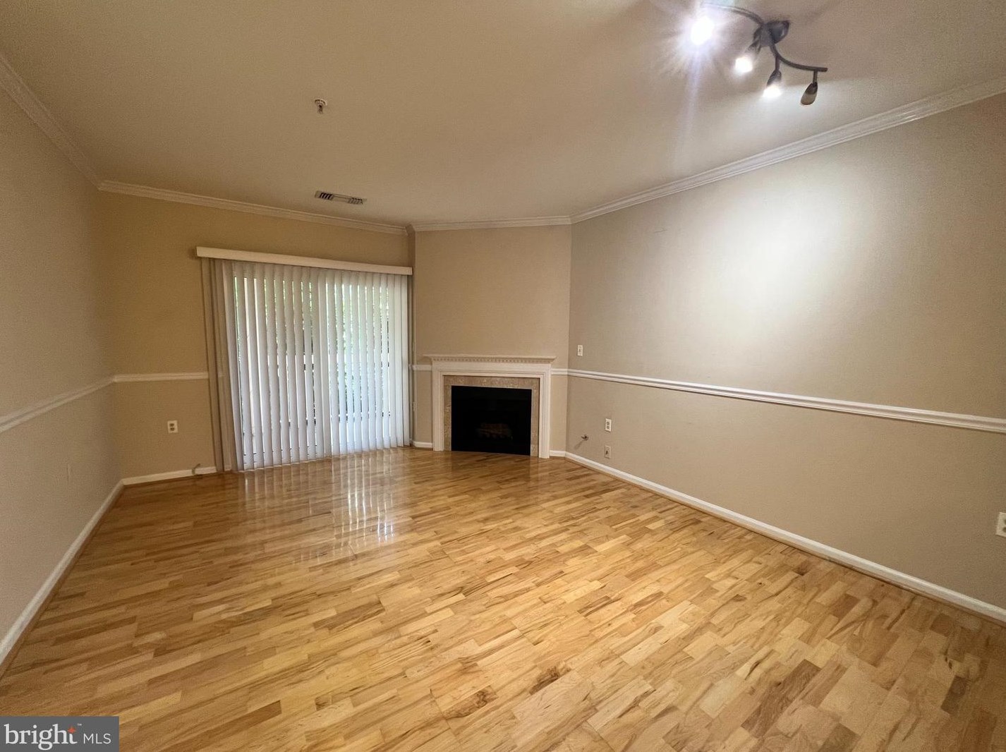 12915 Alton Sq Apt 220, Herndon, VA 20170