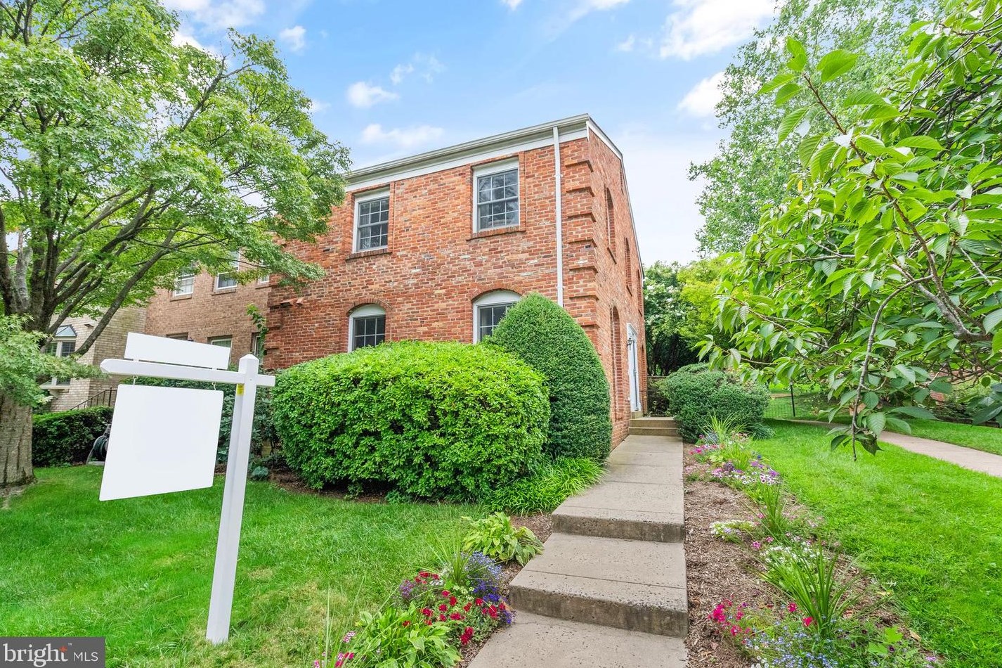 3132 Barnard Ct, Fairfax, VA 22031-1905