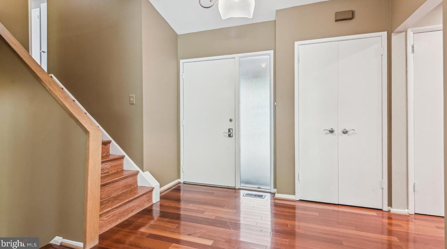 1411 Wolftrap Run Rd, Vienna, VA 22182-1734