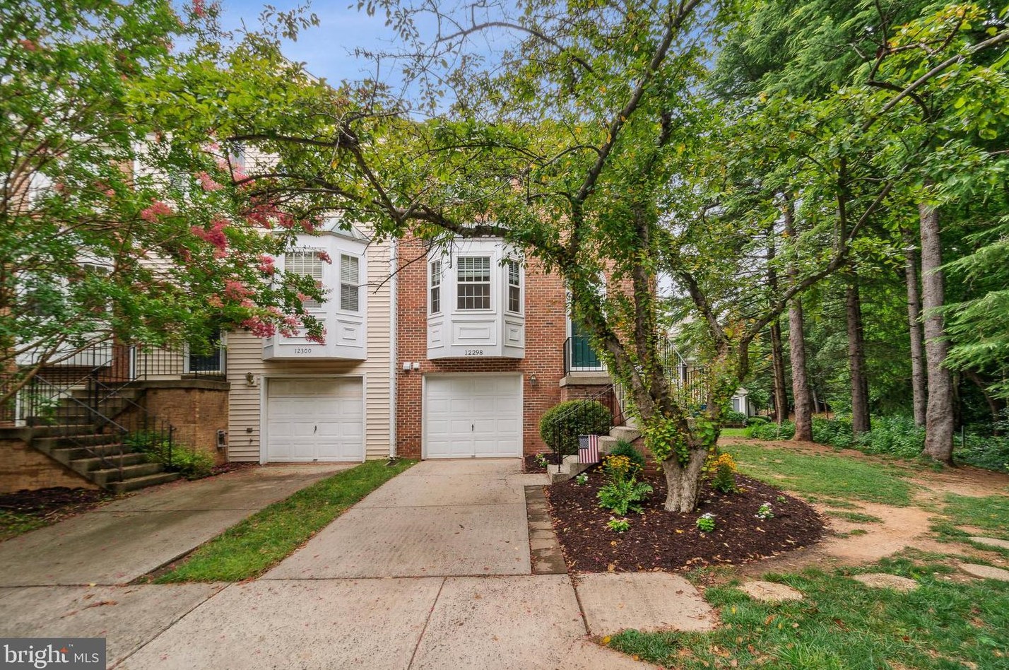 12298 Sleepy Lake Ct, Fairfax, VA 22033-2837