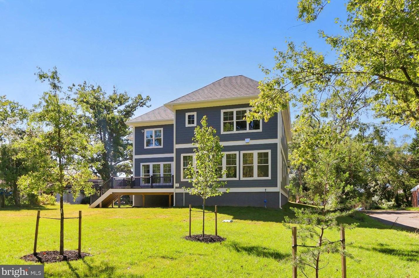 10206 Blake Ln, Vienna VA  22124-2633 exterior