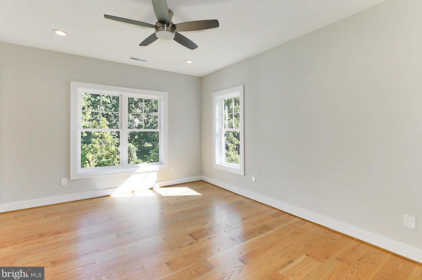 10206 Blake Ln, Vienna VA  22124-2633 exterior