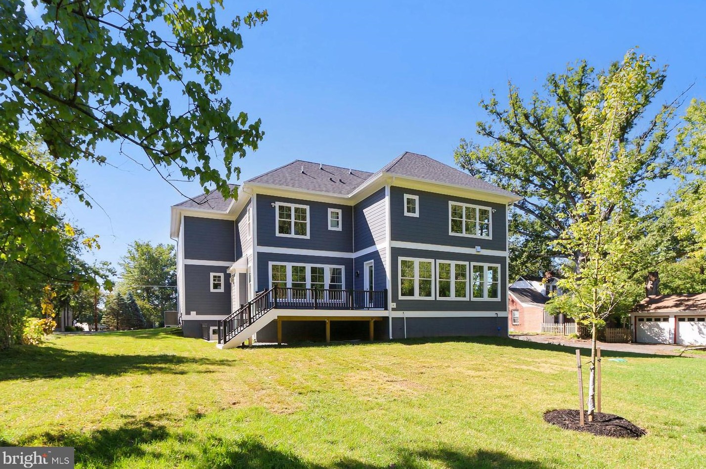 10206 Blake Ln, Vienna VA  22124-2633 exterior