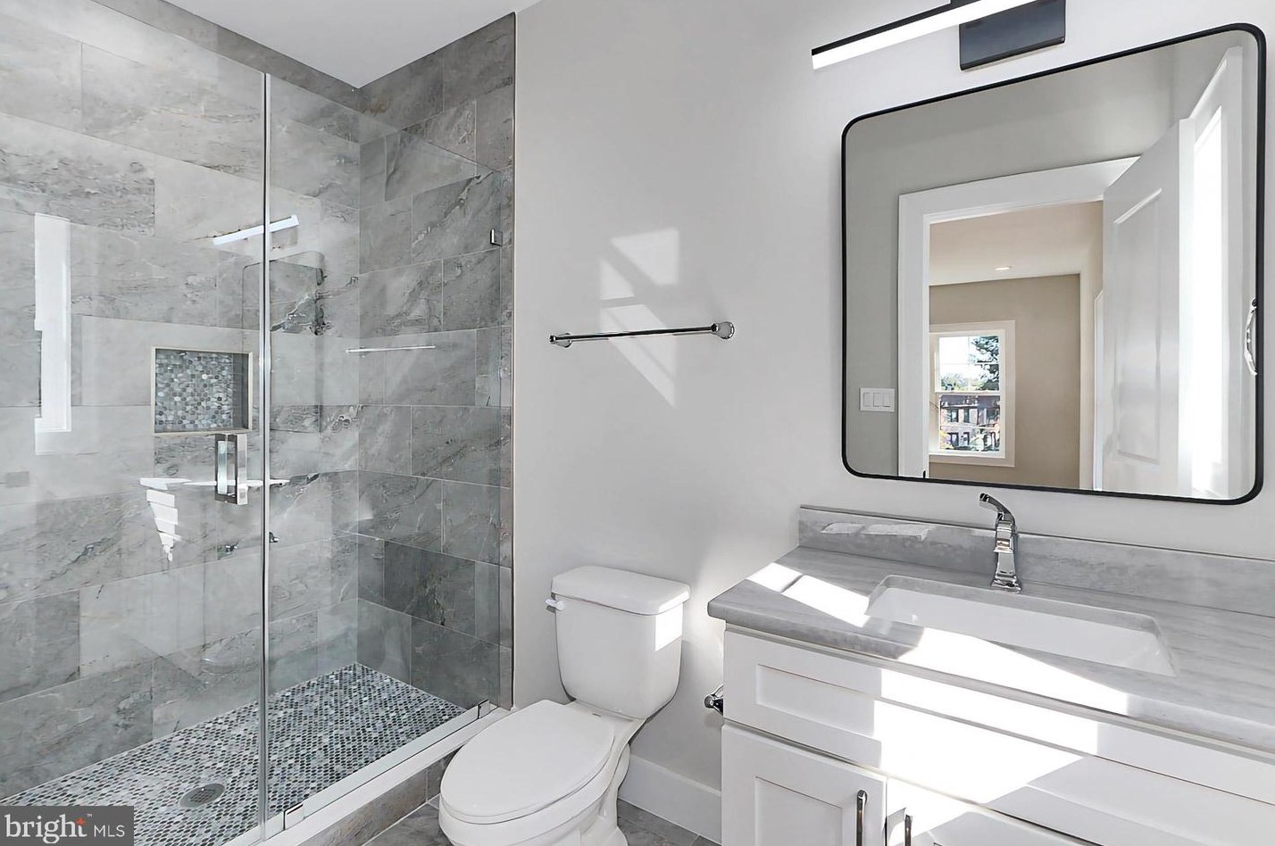 10206 Blake Ln, Vienna VA  22124-2633 exterior