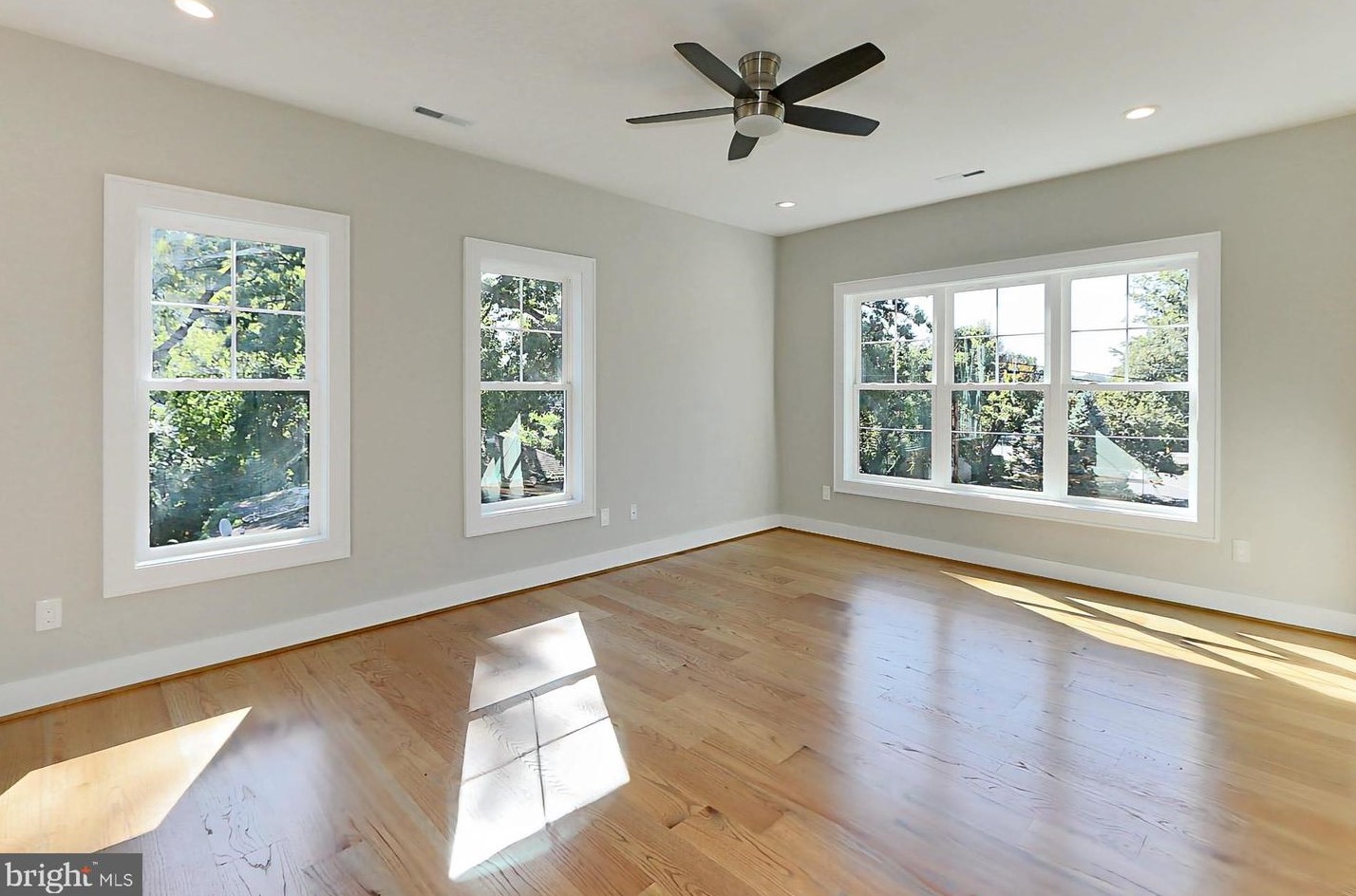 10206 Blake Ln, Vienna VA  22124-2633 exterior