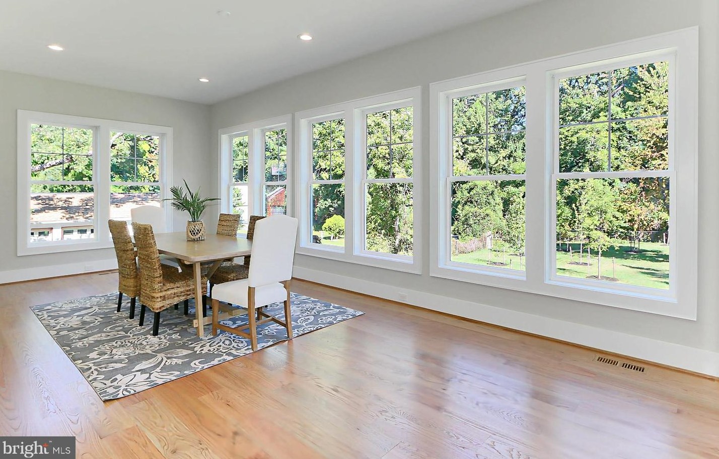 10206 Blake Ln, Vienna VA  22124-2633 exterior