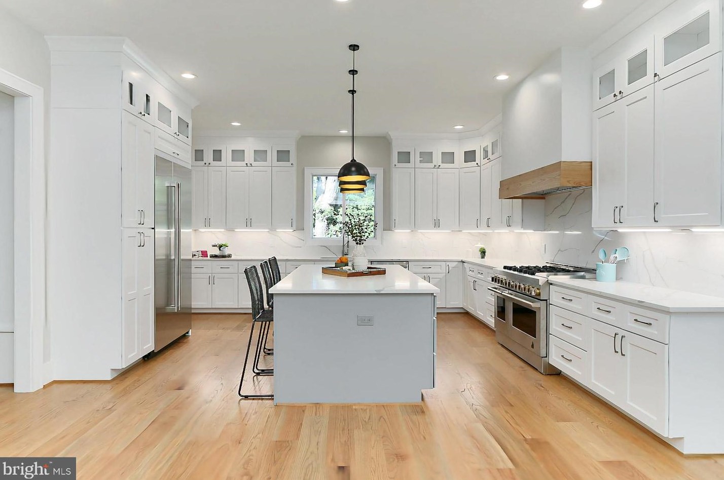 10206 Blake Ln, Vienna VA  22124-2633 exterior