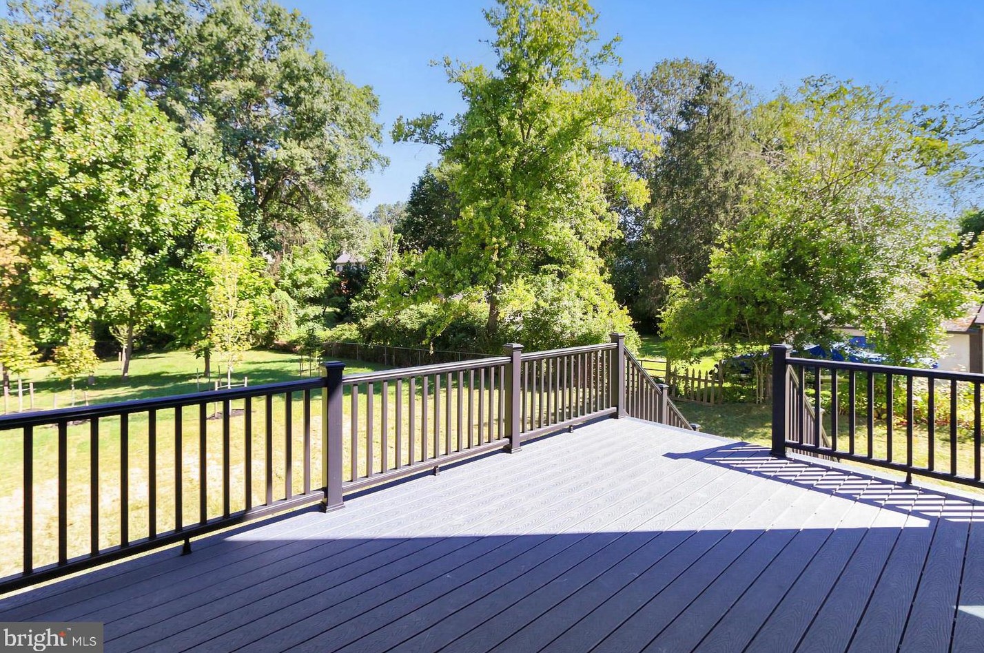 10206 Blake Ln, Vienna VA  22124-2633 exterior