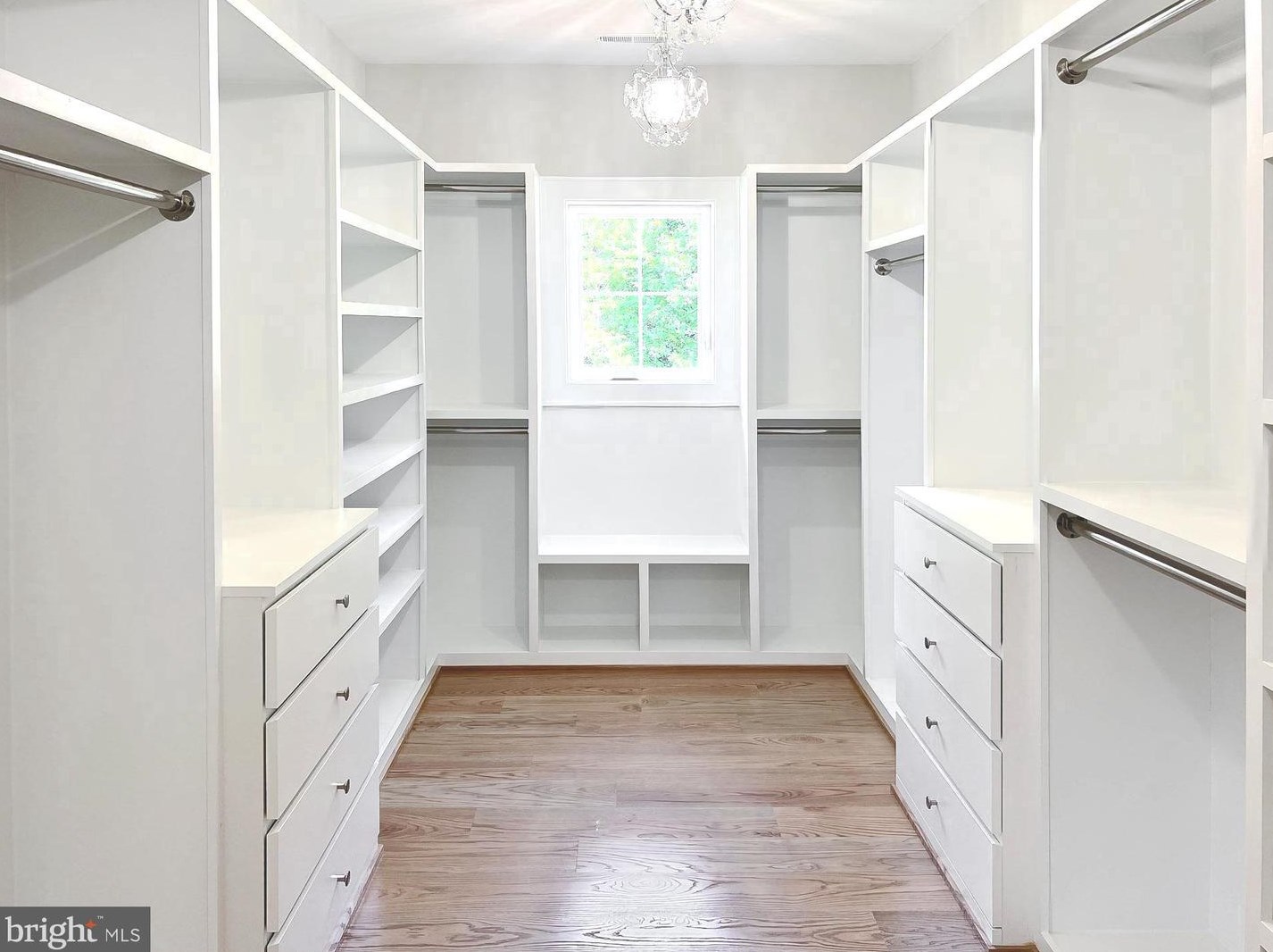 10206 Blake Ln, Vienna VA  22124-2633 exterior