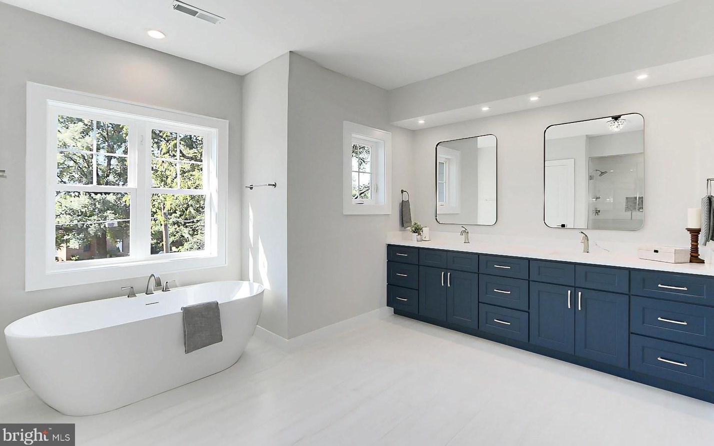 10206 Blake Ln, Vienna VA  22124-2633 exterior