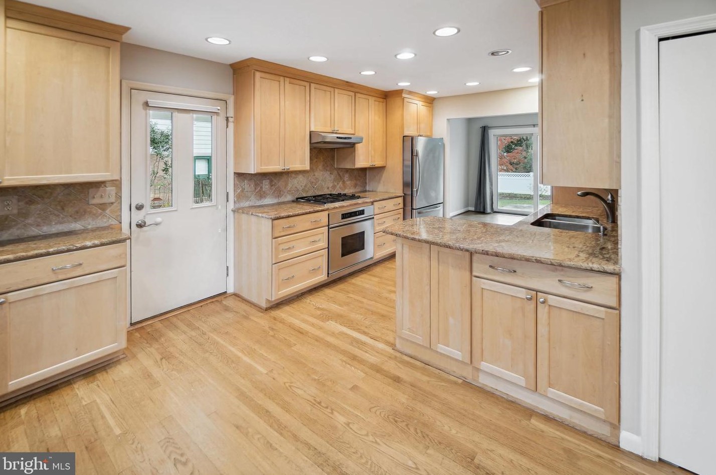 1710 Palm Springs Dr, Vienna VA  22182-2330 exterior