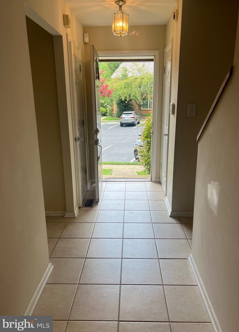 2038 Swans Neck Way, Herndon, VA 20191