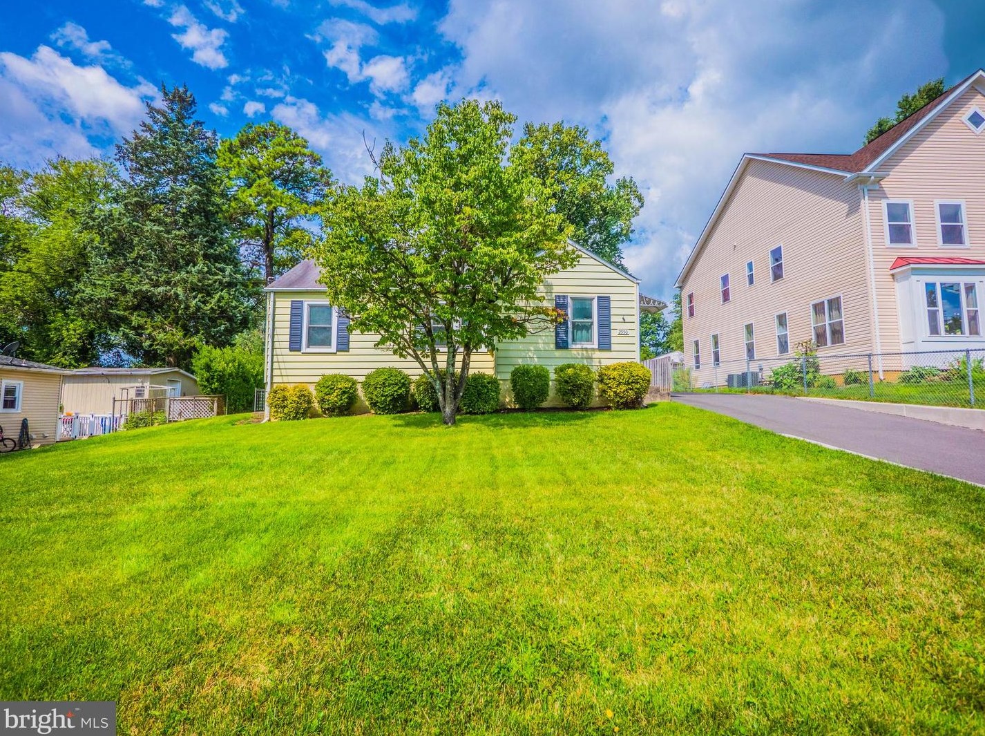 2950 Strathmeade St, Falls Church, VA 22042