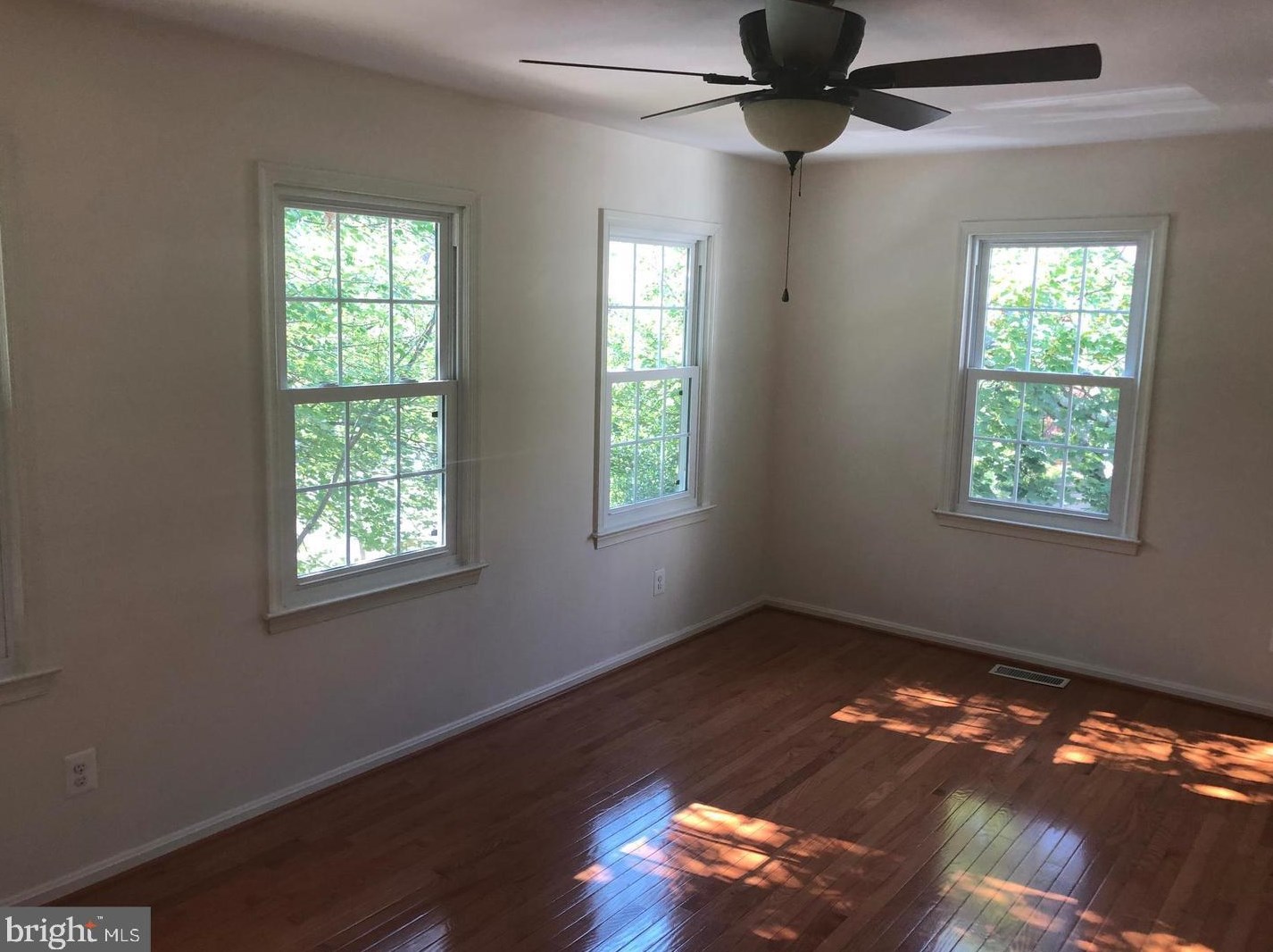 9669 Scotch Haven Dr, Vienna VA  22181-6129 exterior