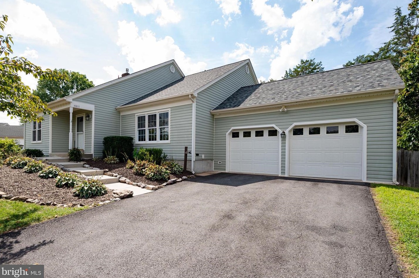 15211 Bicentennial Ct, Fairfax, VA 20151-1312