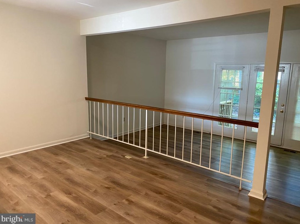 5402 Charleston Woods Dr, Fairfax, VA 22032-3215