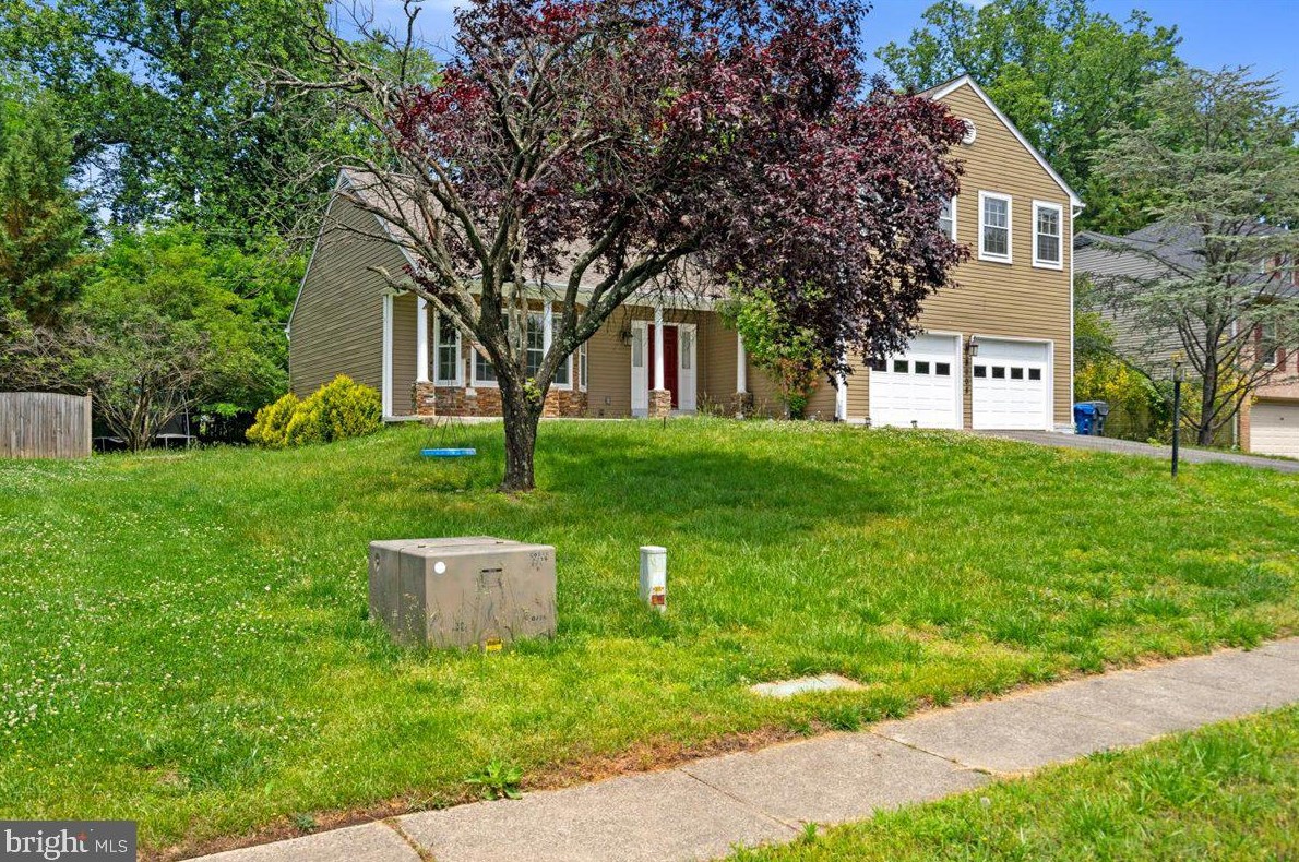 8008 Sandburg Ct, Vienna, VA 22027