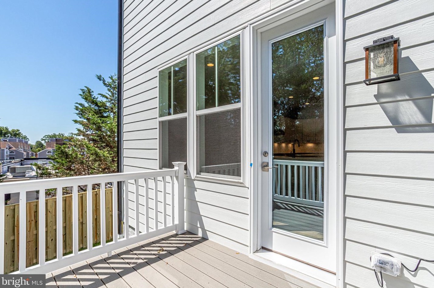 1110 Cottage St, Vienna VA 22180-6551 exterior