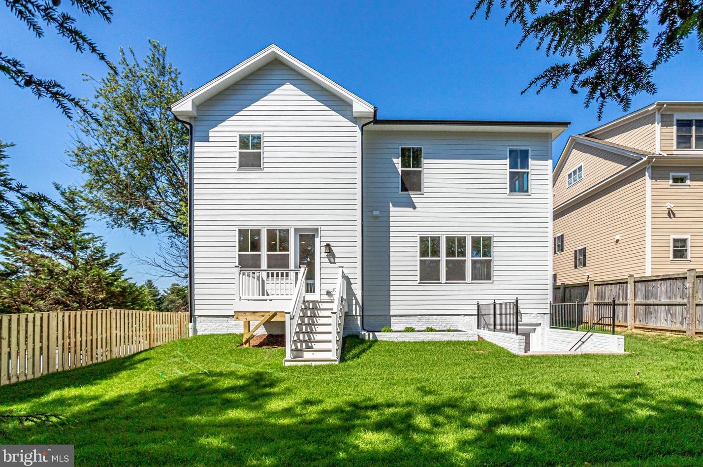 1110 Cottage St, Vienna VA 22180-6551 exterior