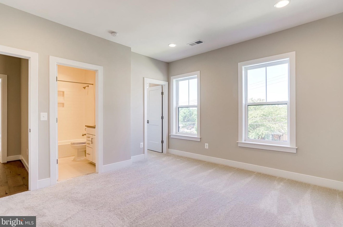 1110 Cottage St, Vienna VA 22180-6551 exterior