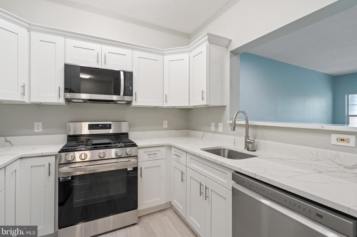 1712 Lake Shore Crest Dr #24, Herndon, VA 20190