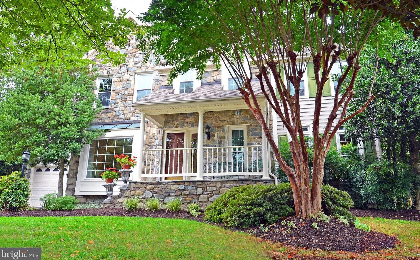 15304 Surrey House Way, Centreville, VA 20120-1120