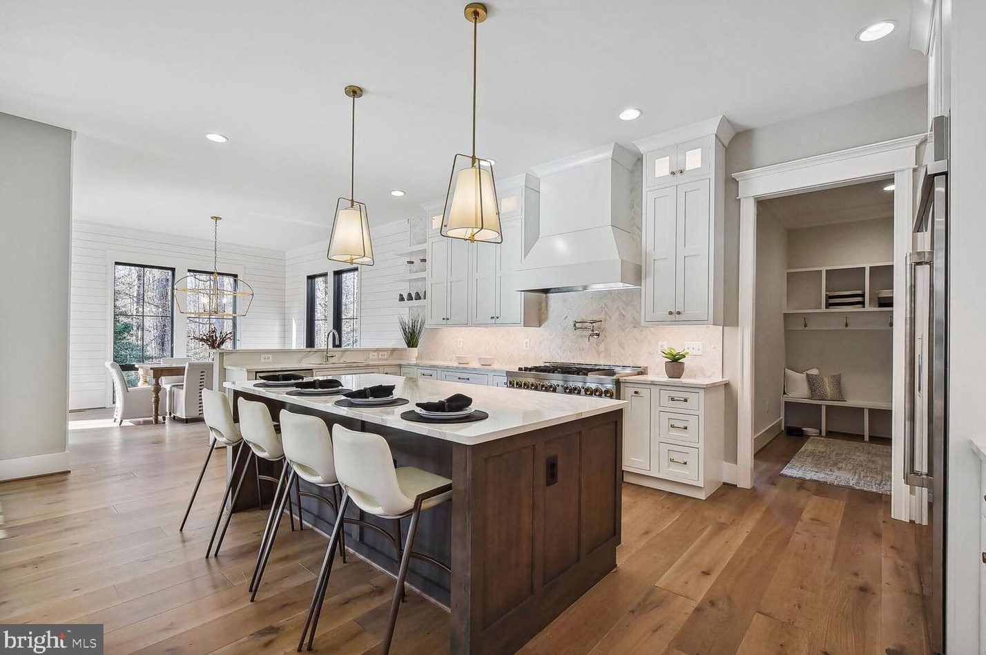 10007 Murnane St, Vienna, VA 22181-3114