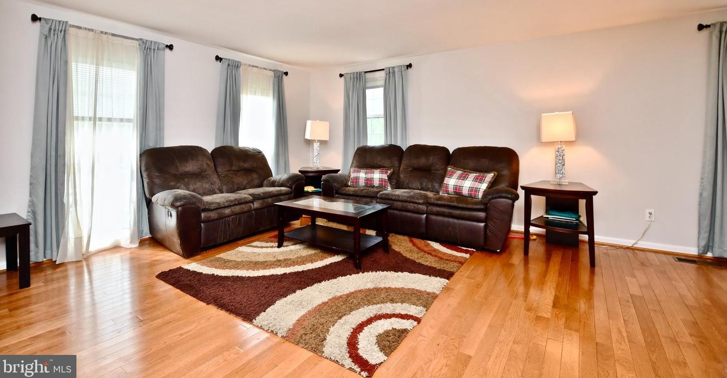 7022 Braddock Mews Pl, Springfield, VA 22151
