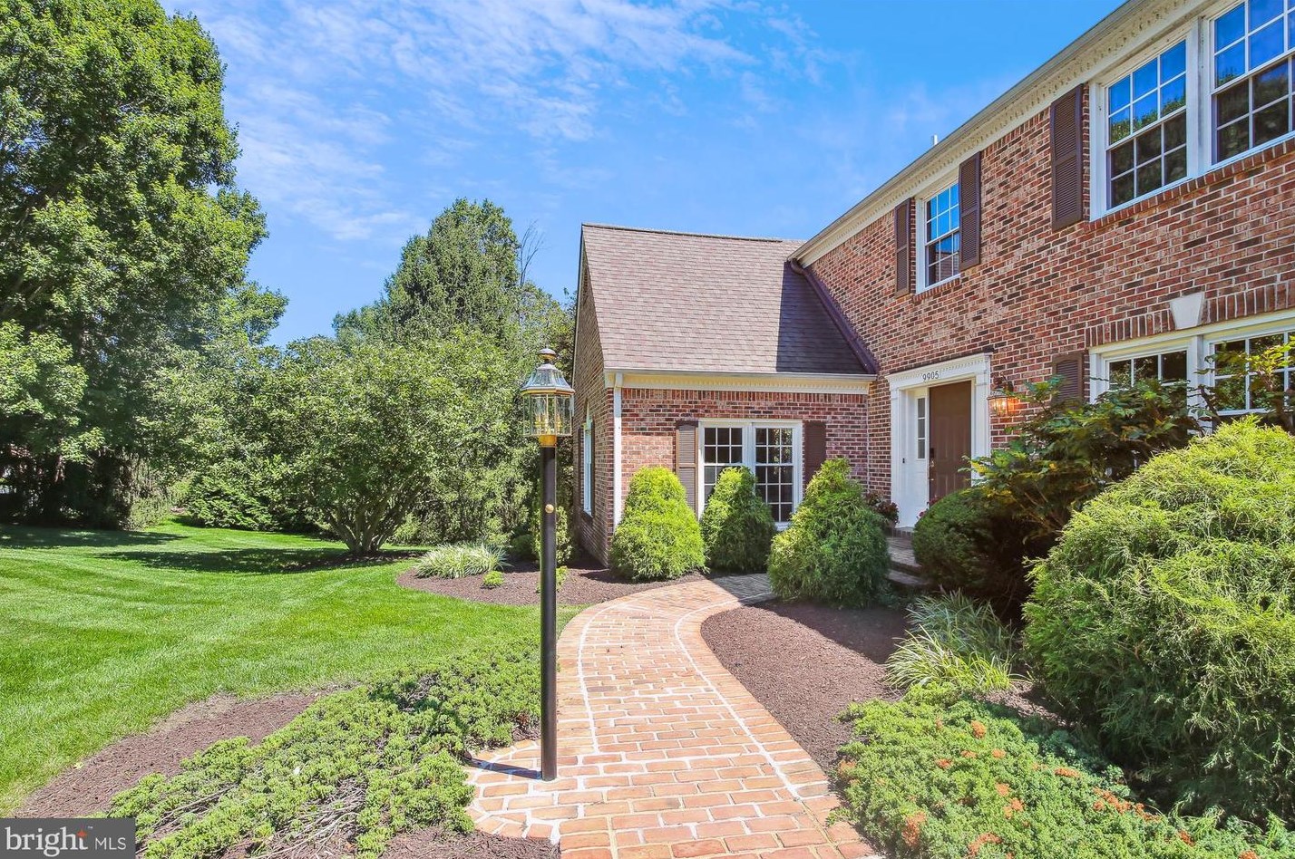 9905 Rosewood Hill Cir, Vienna, VA 22182-1487