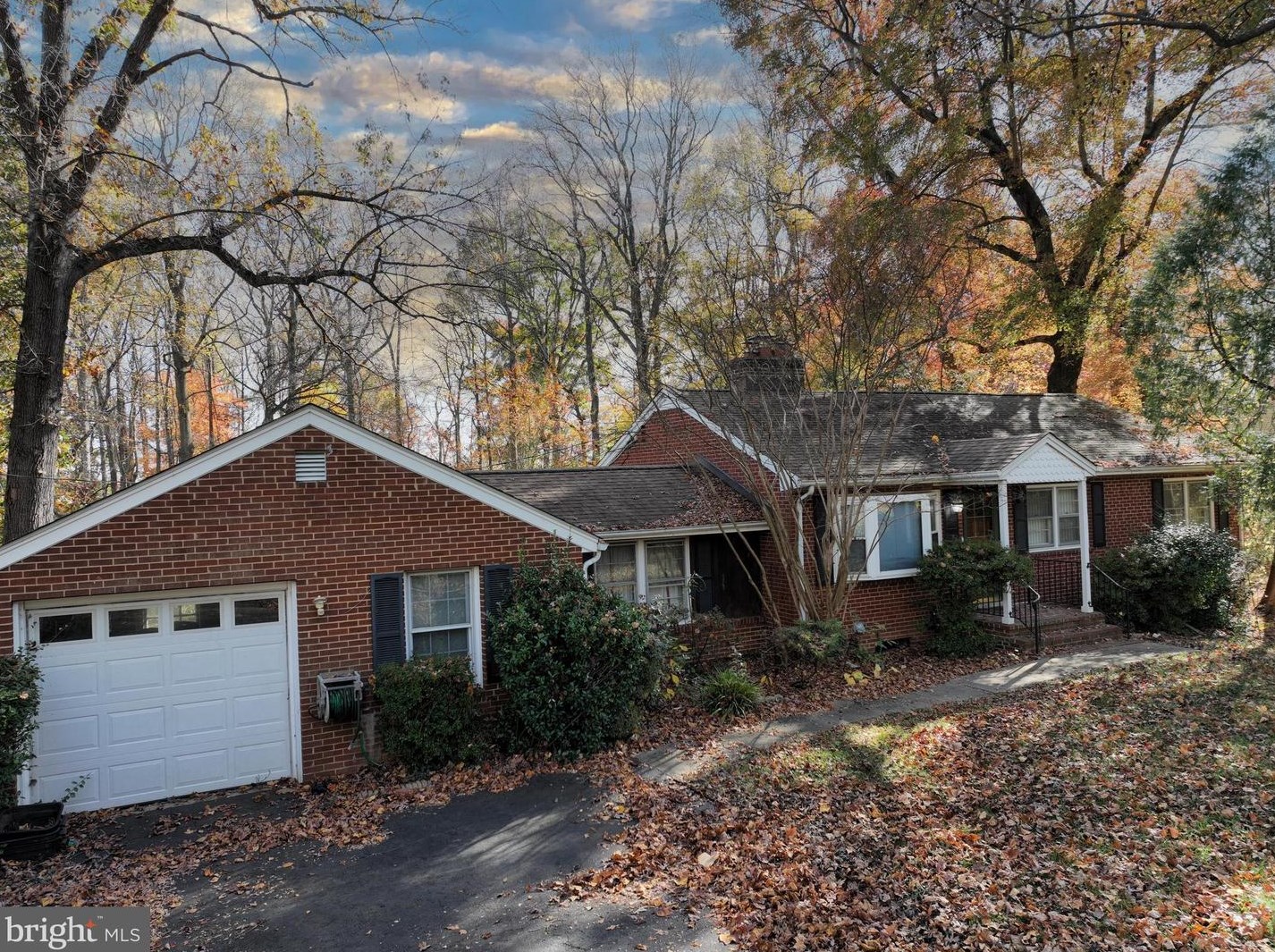 5425 Summit St, Centreville, VA 20120-2031