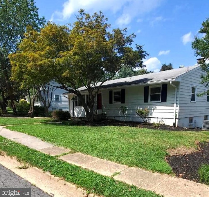 1112 Hillcrest Dr, Vienna VA  22180-6564 exterior
