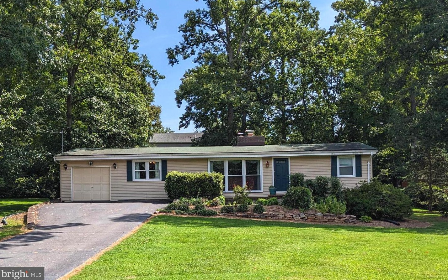 4045 Taylor Dr, Fairfax, VA 22032-1335