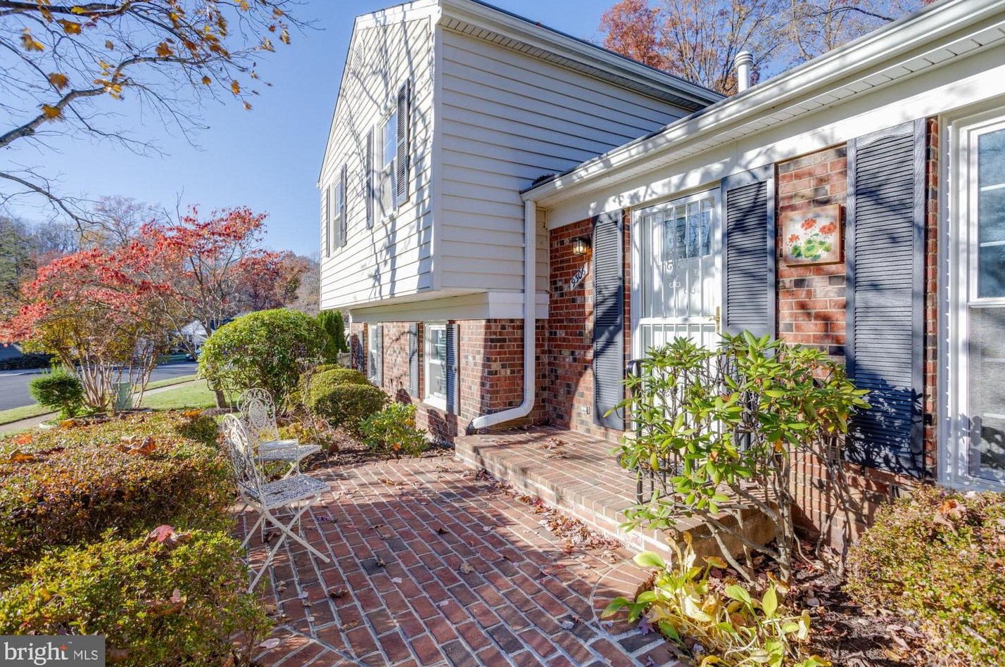 9306 Winbourne Rd, Springfield, VA 22015