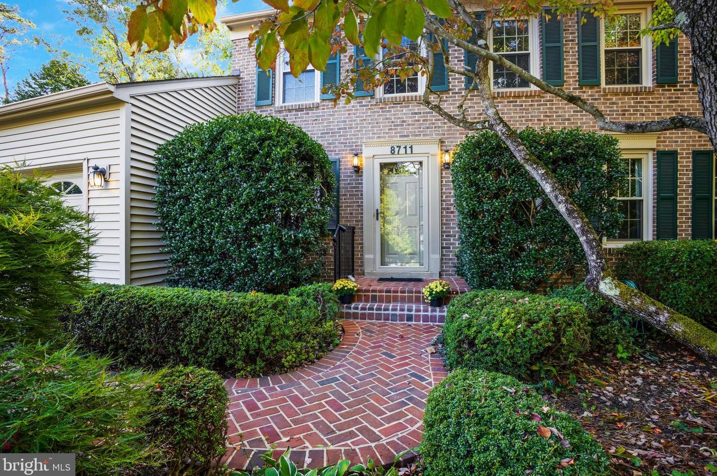 8711 Shadowlake Way, Springfield, VA 22153
