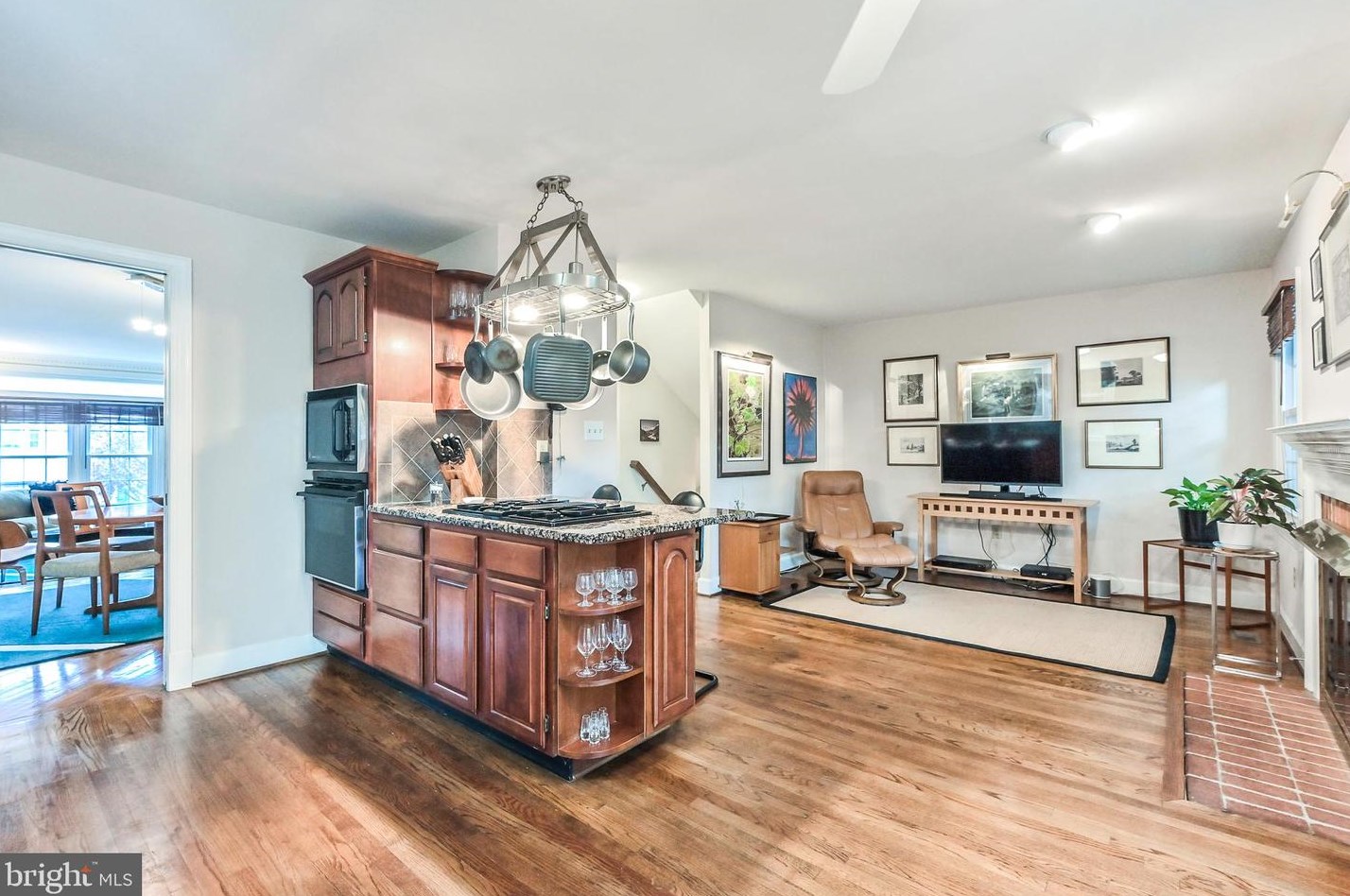 8190 Madrillon Ct, Vienna VA 22182-3752 exterior