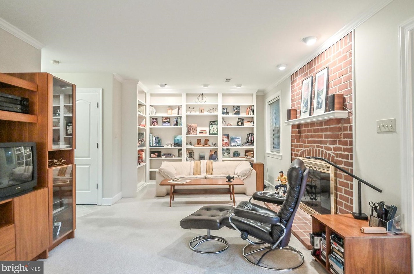 8190 Madrillon Ct, Vienna VA 22182-3752 exterior