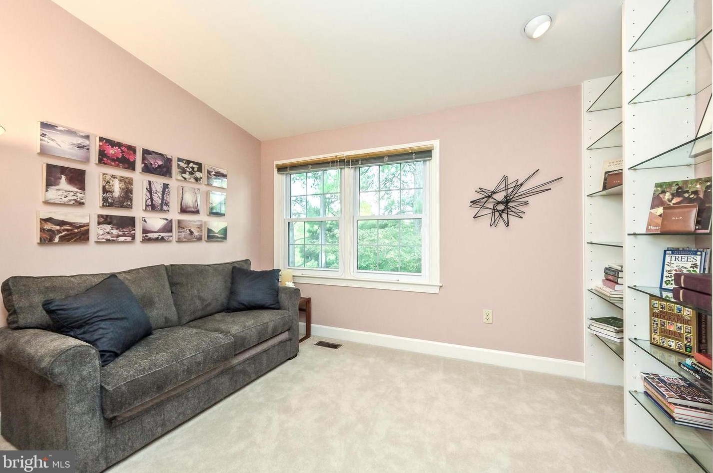 8190 Madrillon Ct, Vienna VA 22182-3752 exterior