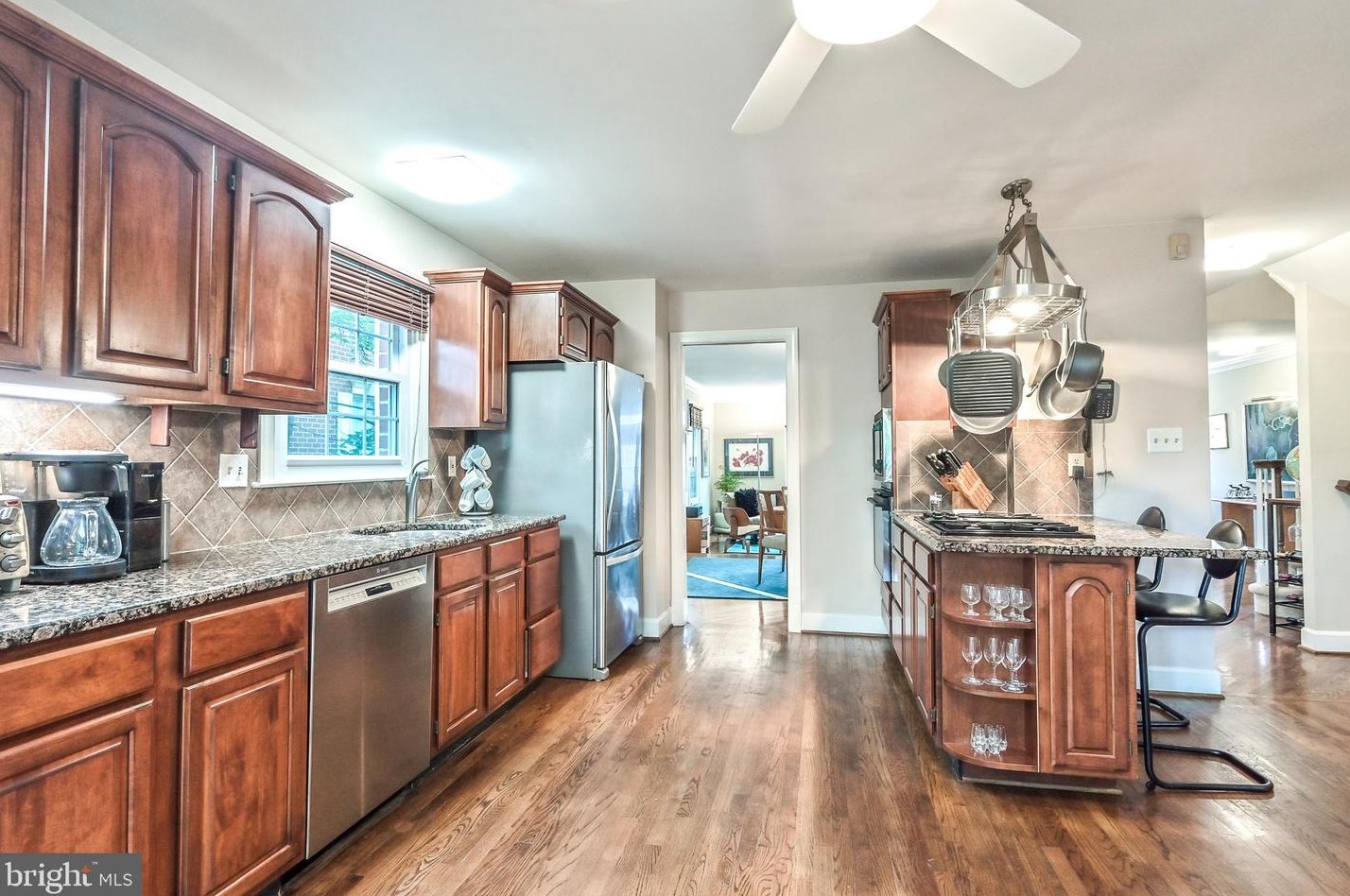 8190 Madrillon Ct, Vienna VA 22182-3752 exterior