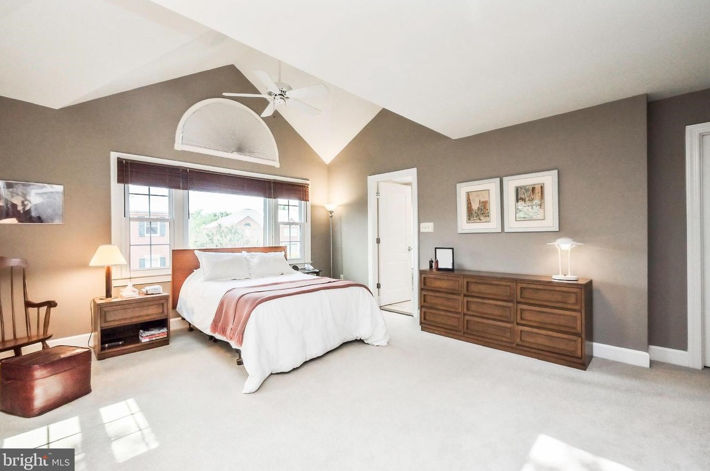 8190 Madrillon Ct, Vienna VA 22182-3752 exterior