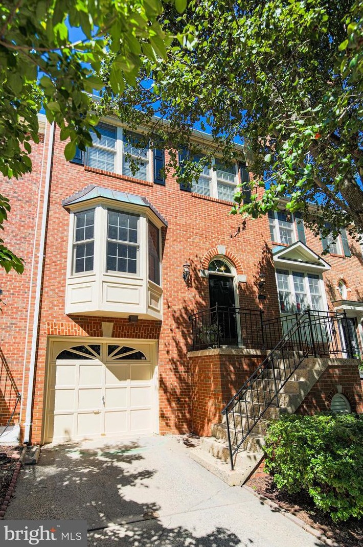 8005 Trevor Pl, Vienna, VA 22182-4018