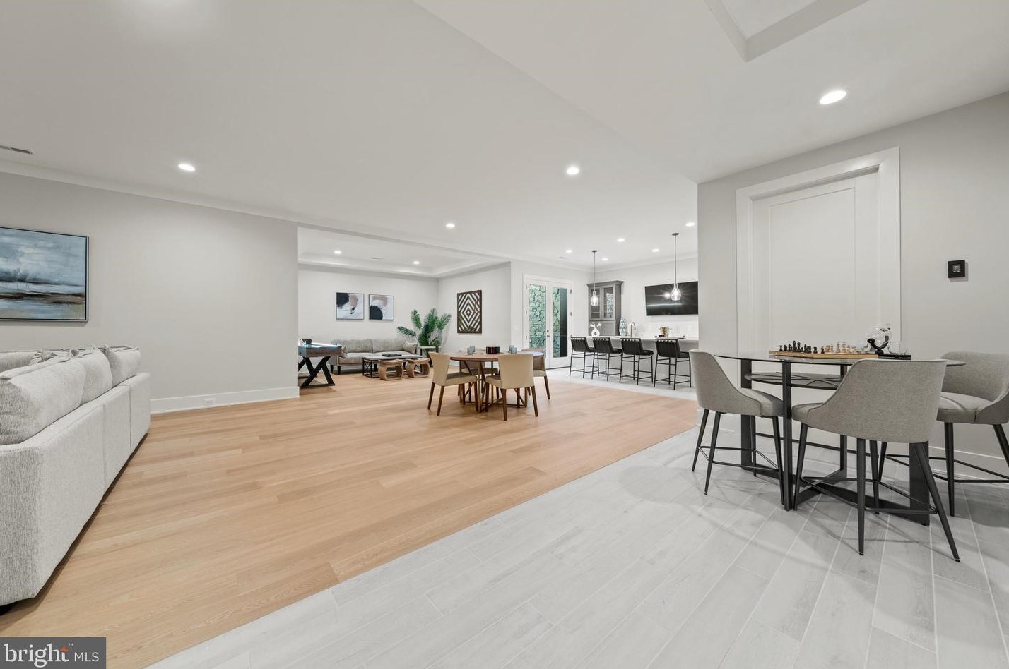 6351 Dogwood Pl, Falls Church, VA 22041-1208