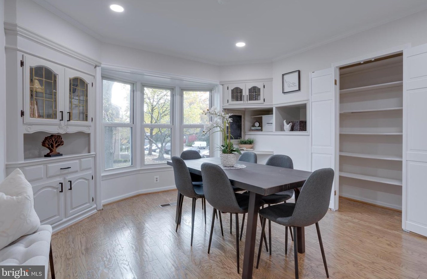 2409 Falls Pl Ct, Falls Church, VA 22043