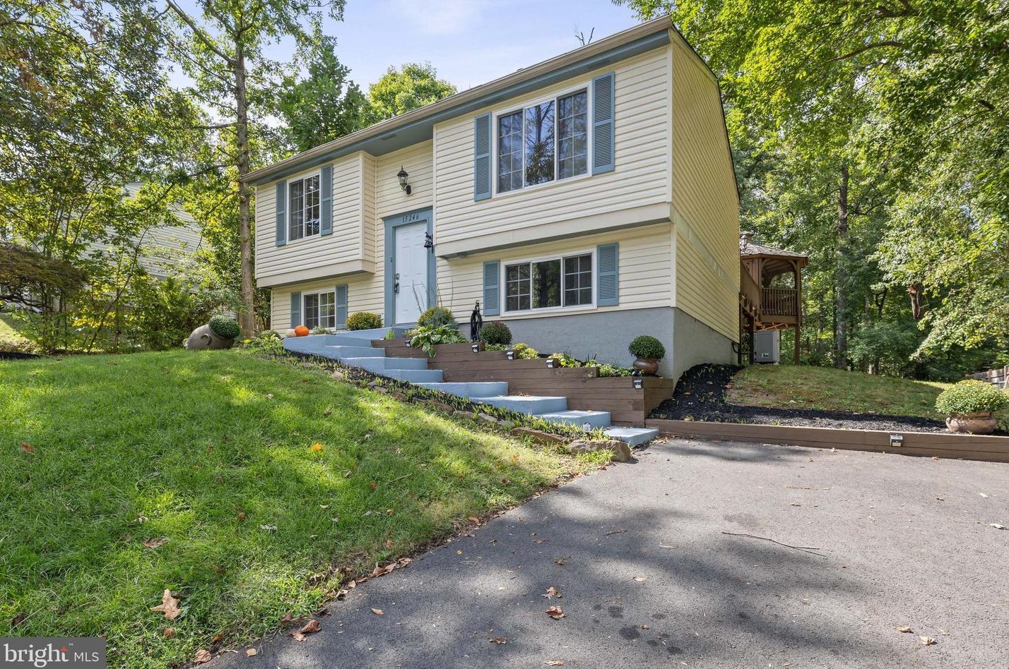 15246 Louis Mill Dr, Fairfax, VA 20151-1317